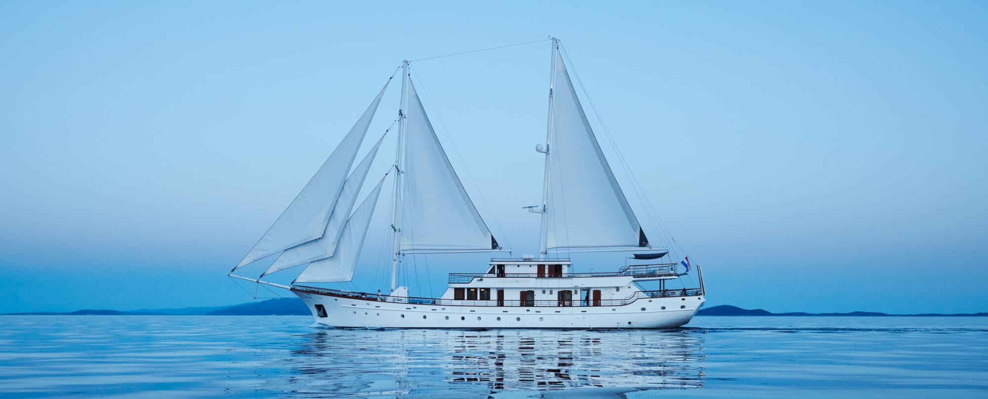 Corsario Yacht Charter