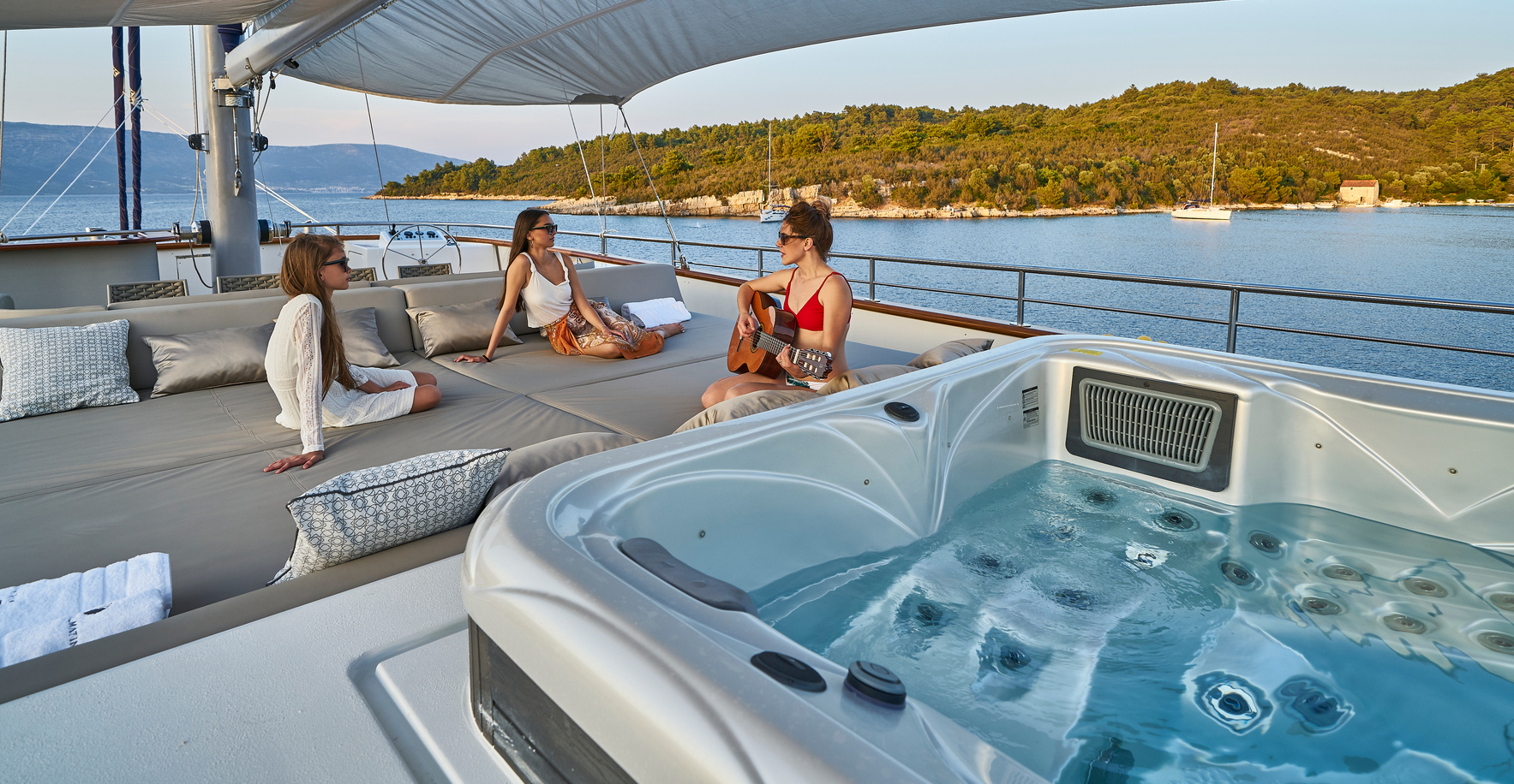 Dalmatino Yacht Charter Exterior