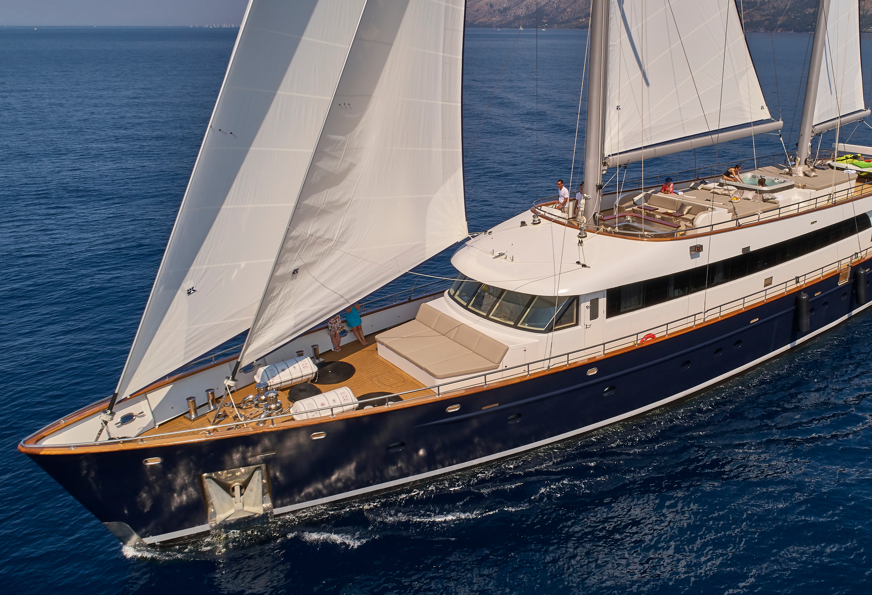 Dalmatino Yacht Charter Exterior