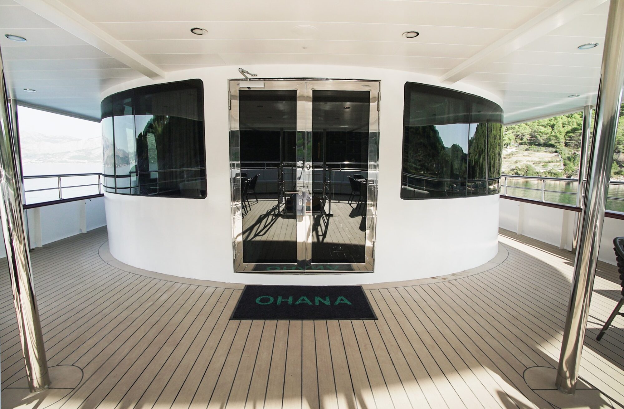 Ohana Yacht Charter Exterior