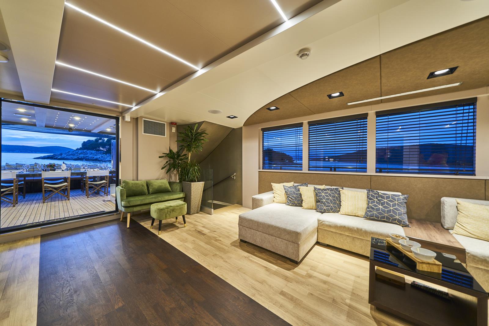 Rara Avis Yacht Charter Interior