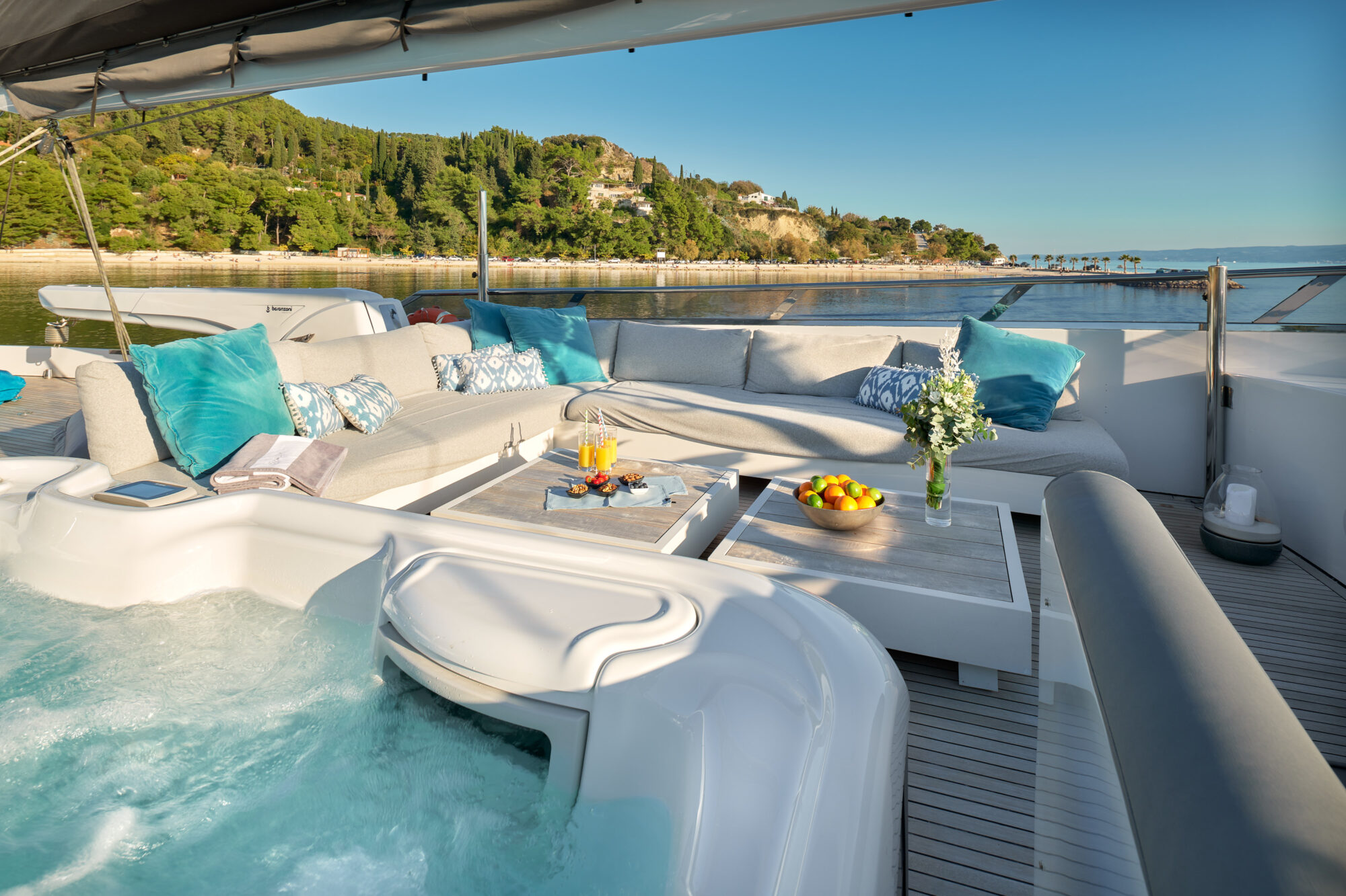 San Limi Yacht Charter Exterior