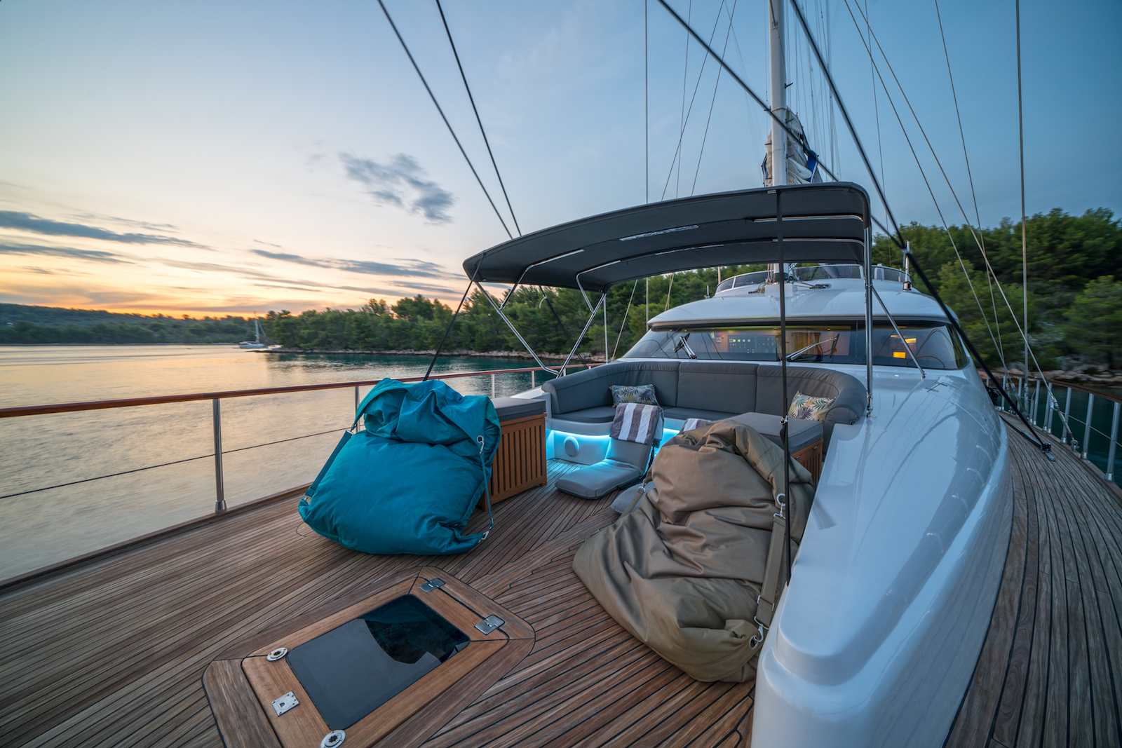 San Limi Yacht Charter Exterior