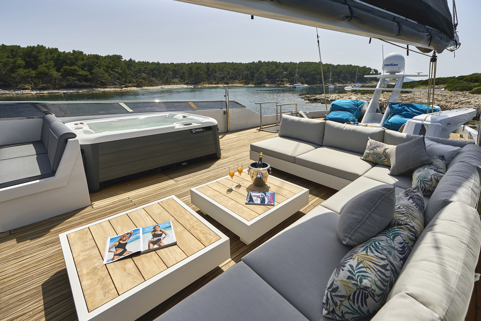 San Limi Yacht Charter Exterior