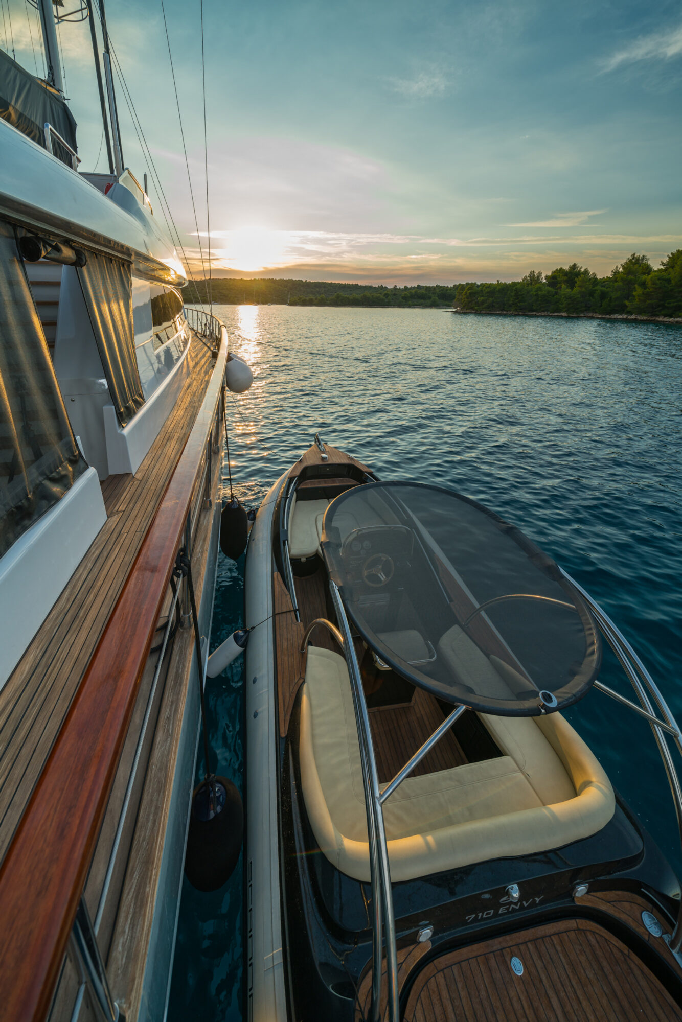 San Limi Yacht Charter Exterior