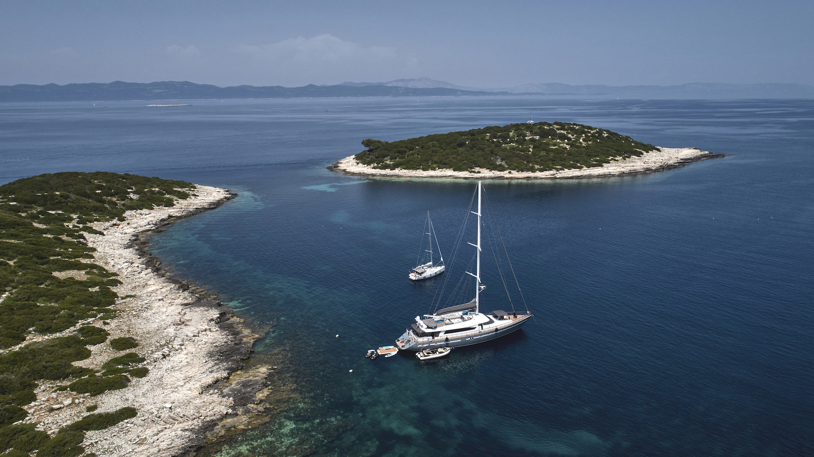 San Limi Yacht Charter Exterior