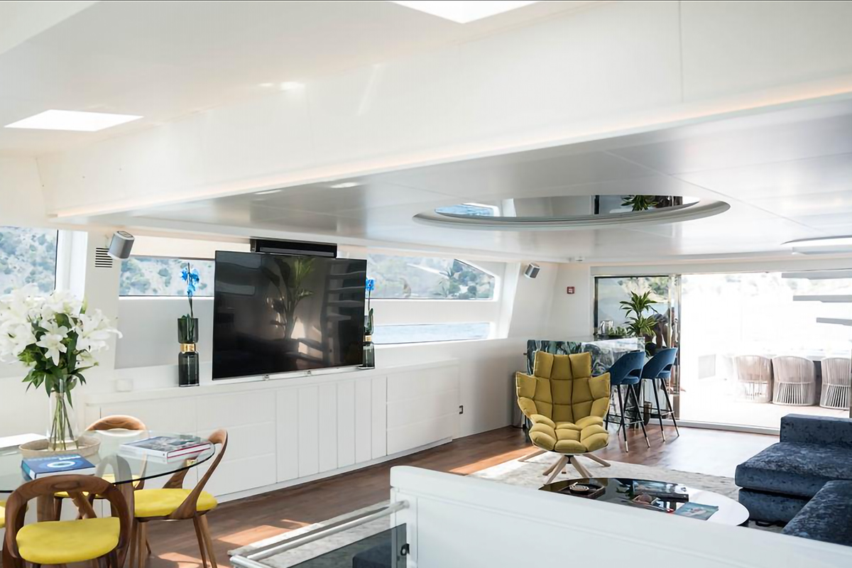 Yacht Blue Jay