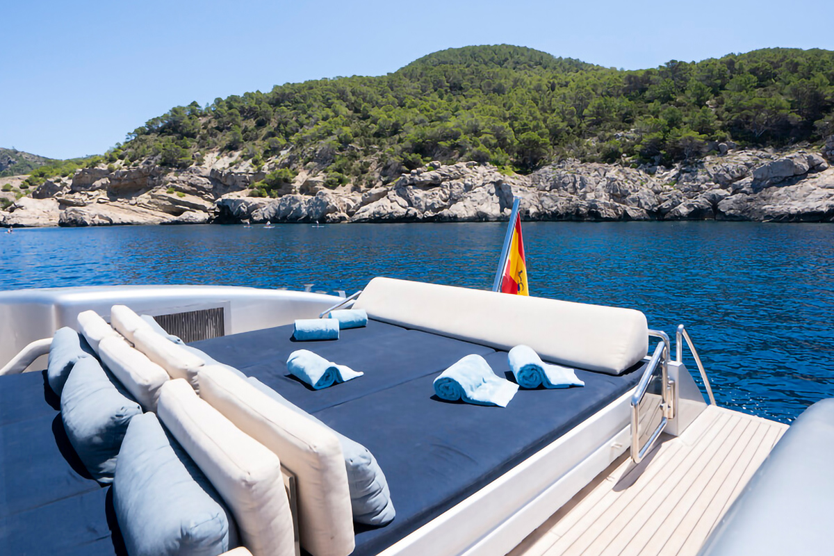 Yacht Blue Jay