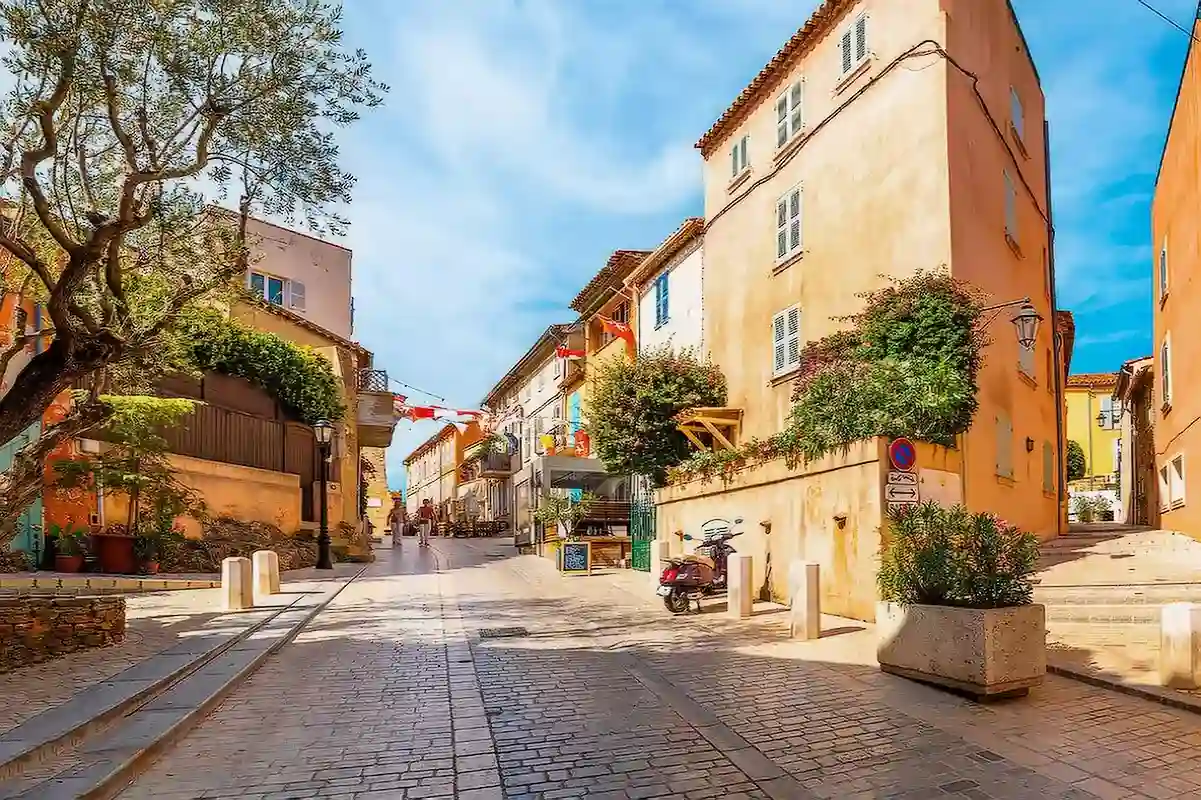Noblesse Yachts