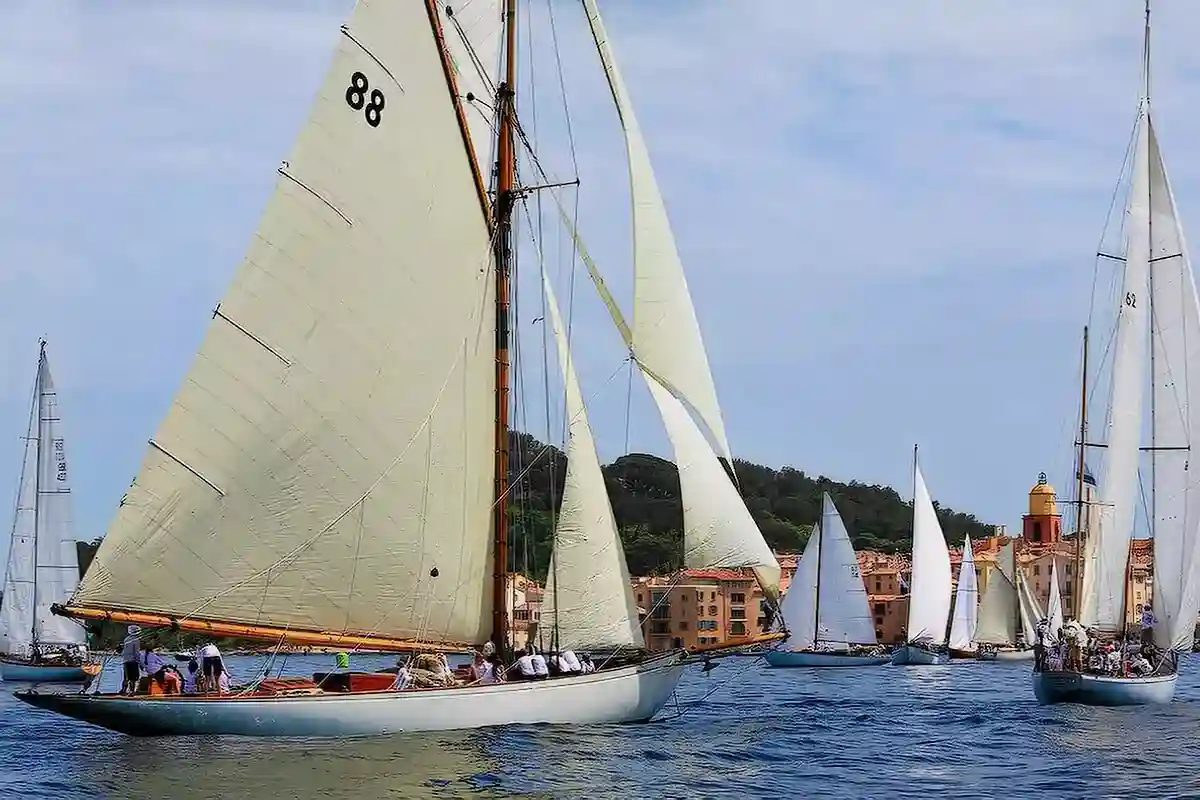 Noblesse Yachts