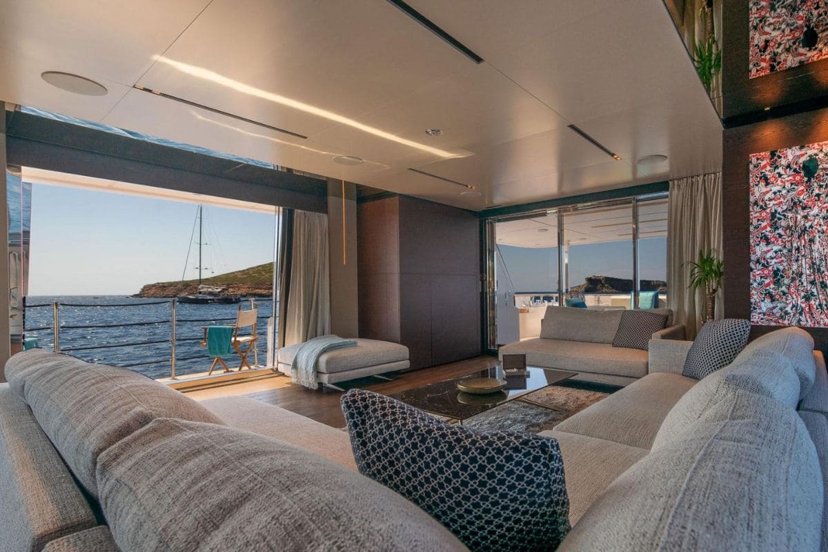 Yacht Acqua Ferretti Charter