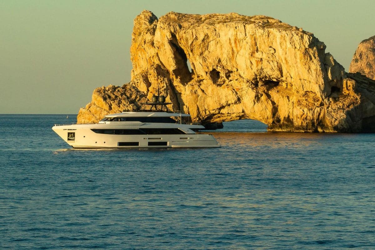 Yacht Acqua Ferretti Charter