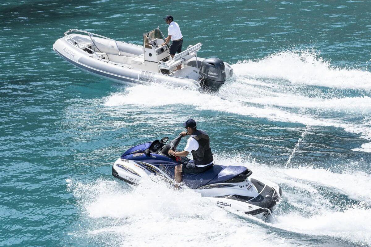 Yacht Alcor