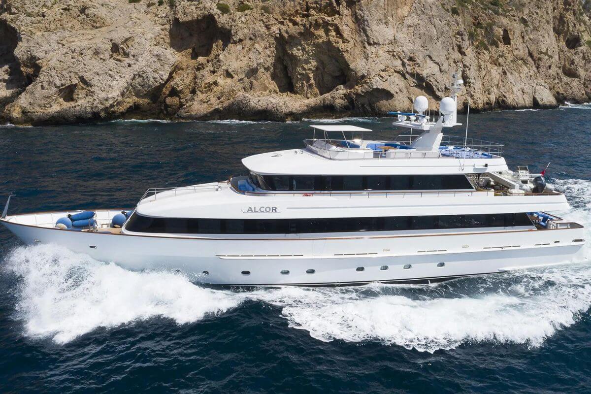 Yacht Alcor