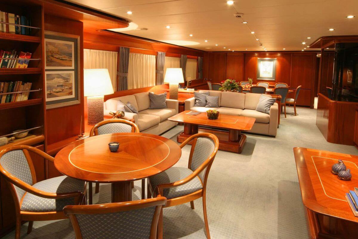 Yacht Alcor