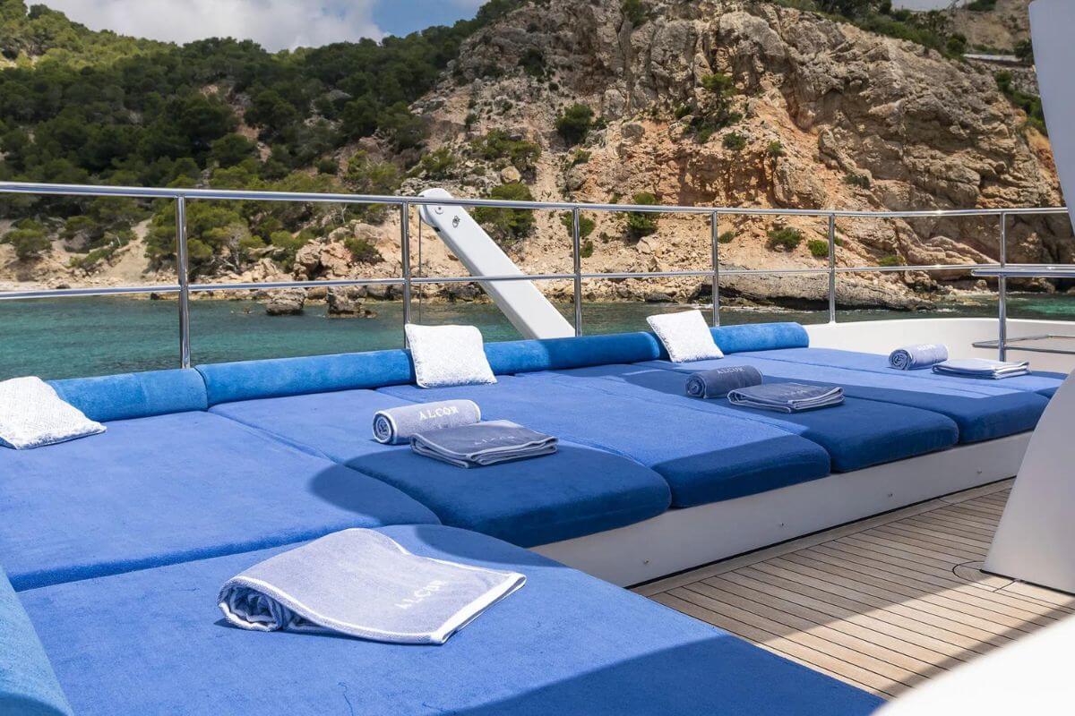 Yacht Alcor