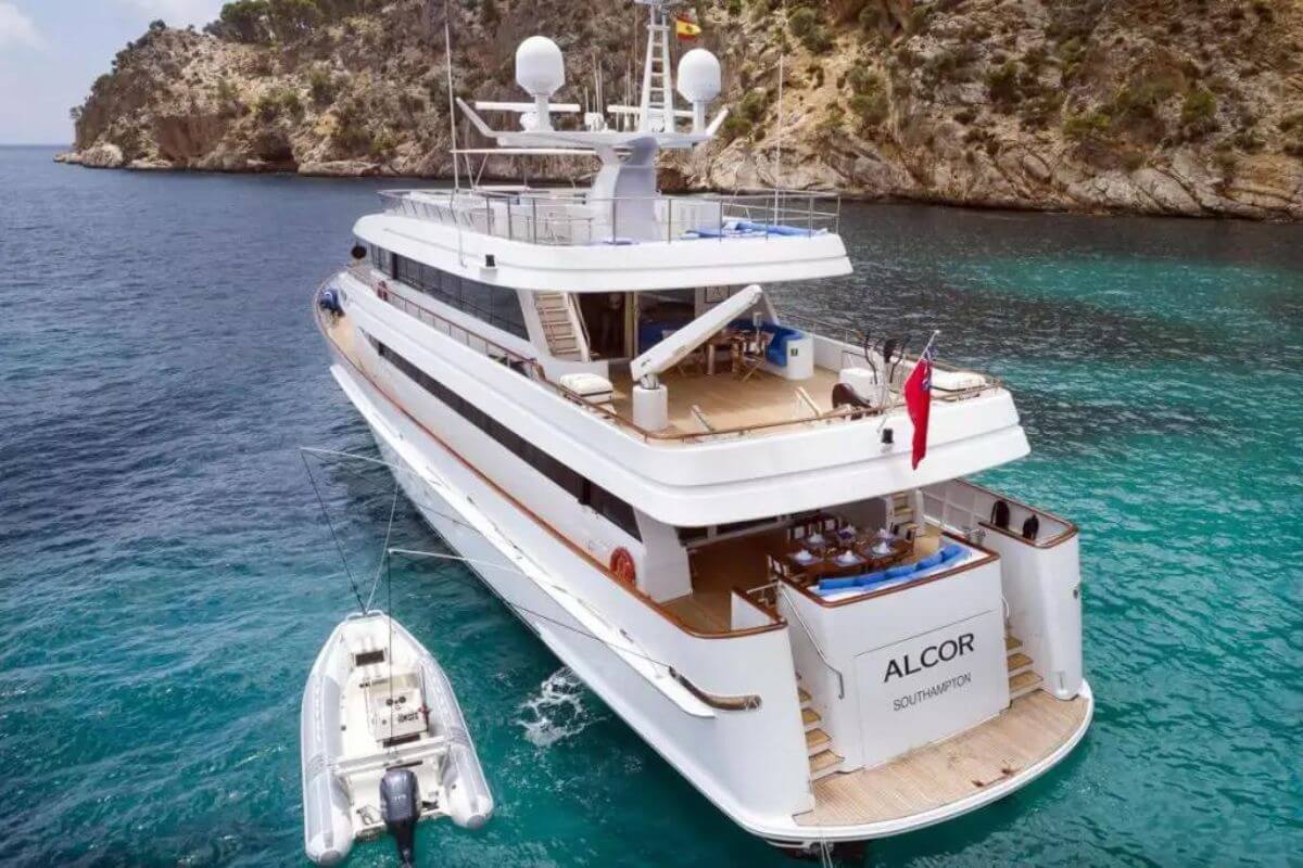 Yacht Alcor