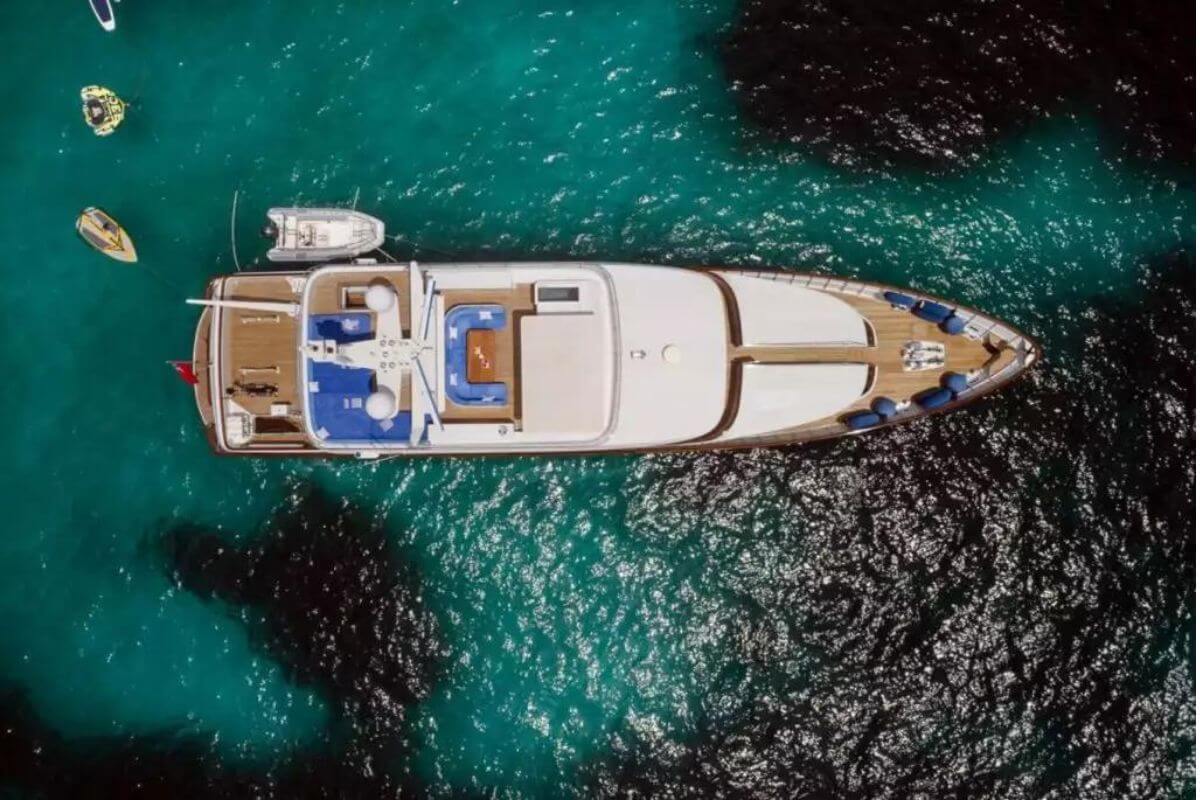 Yacht Alcor