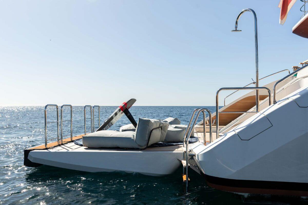 Yacht EH2