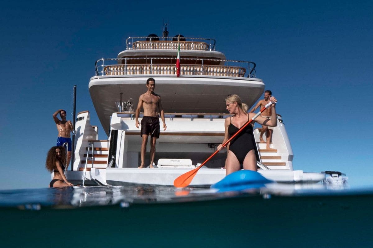 Yacht Acqua Ferretti Charter