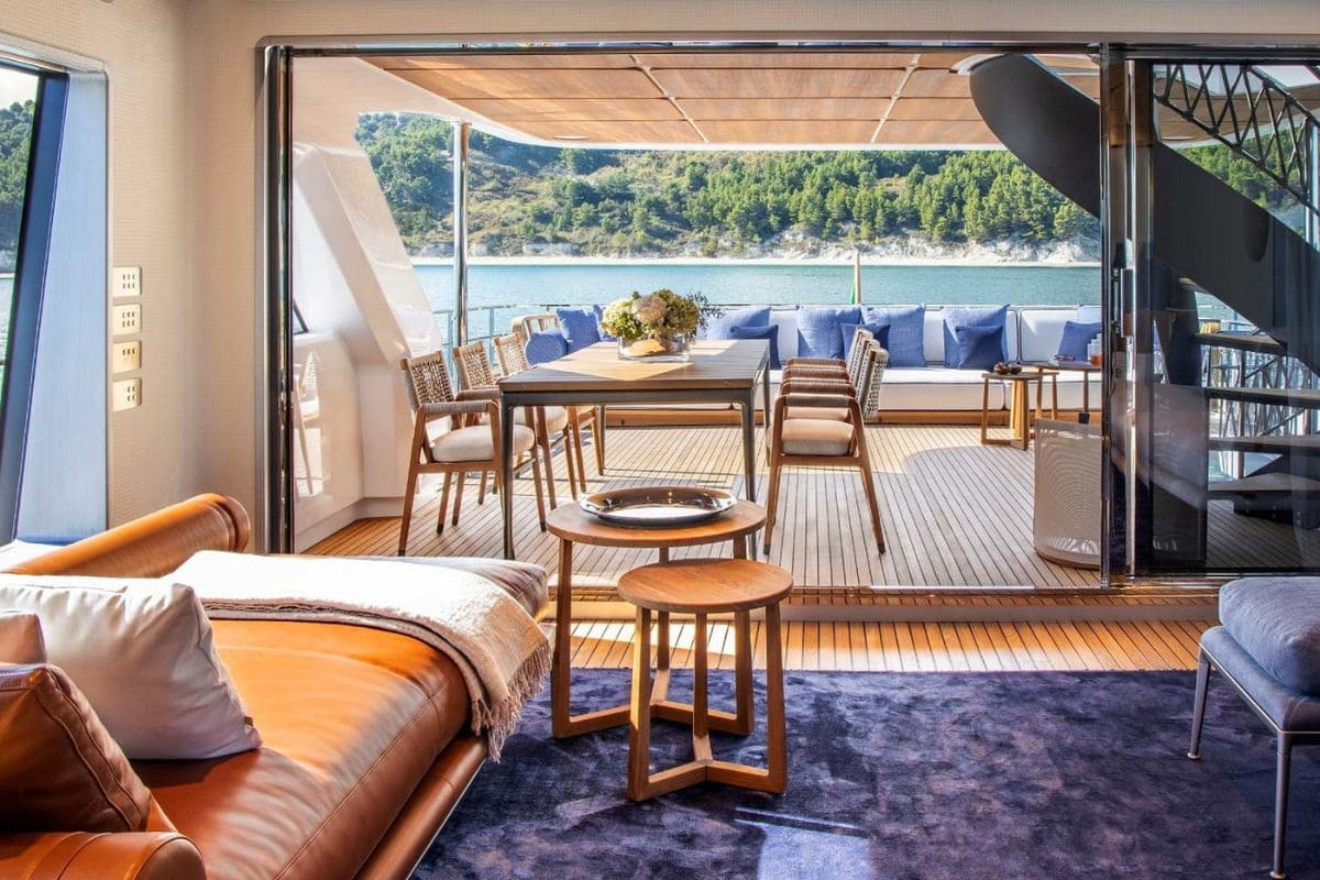 Yacht Acqua Ferretti Charter