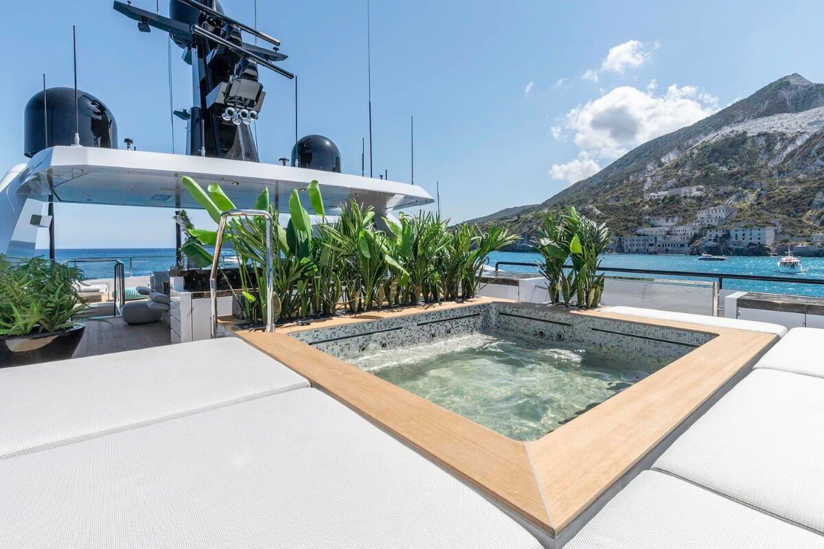Yacht LEL