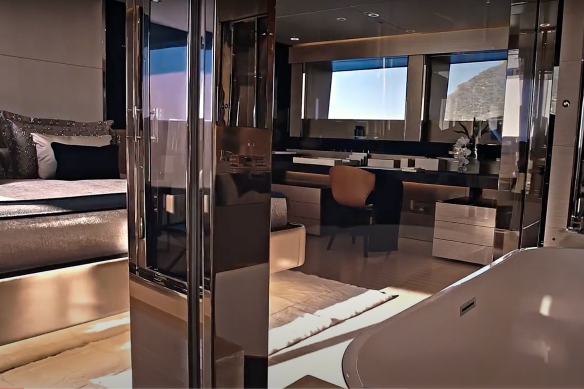 Yacht LEL