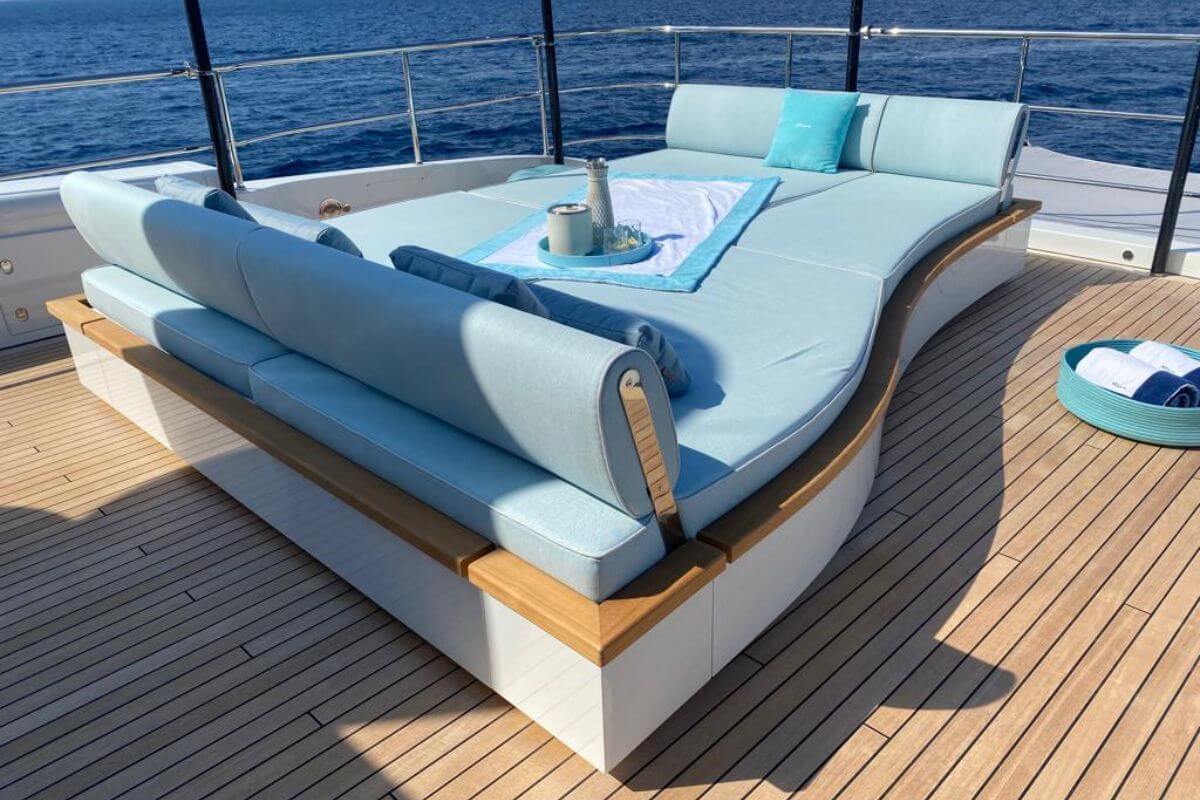 Yacht EH2