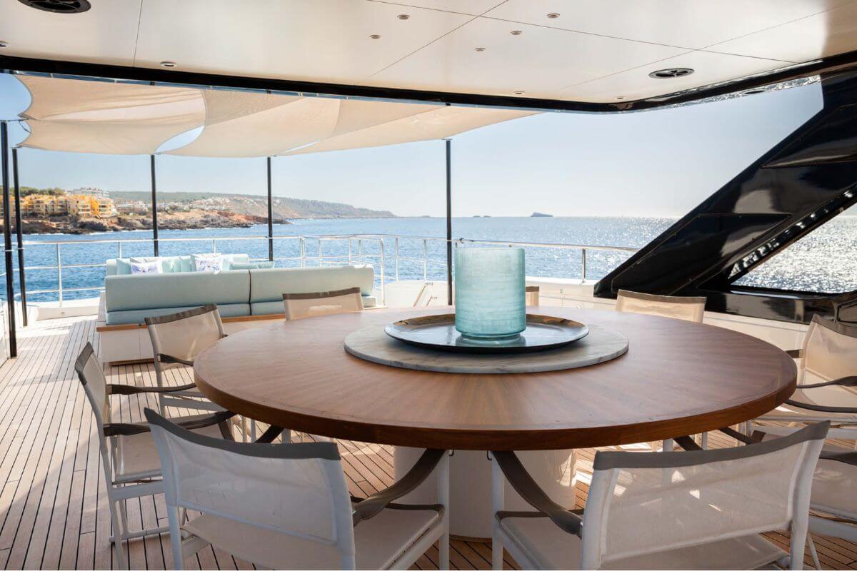Yacht EH2