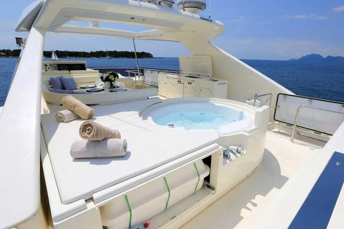 Yacht Onyx Charter Noblesse