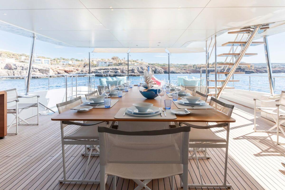 Yacht EH2