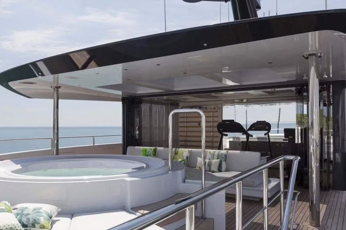 Yacht Quinta Essentia for Charter with Noblesse Yachts